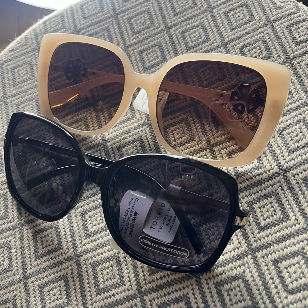 Stylish Black and Cream Sunglasses Set
